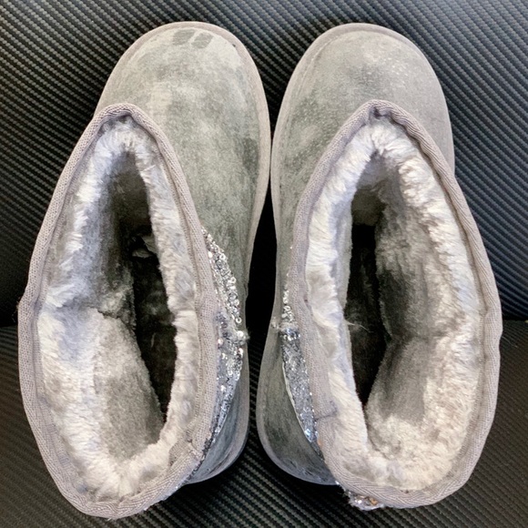 APRES(LAMO) GRAY SUEDE & FUR SHORT BOOT W/SEQUINS - Picture 2 of 8